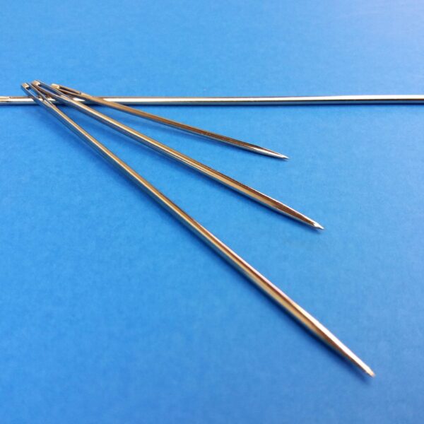 Straight sacking needle